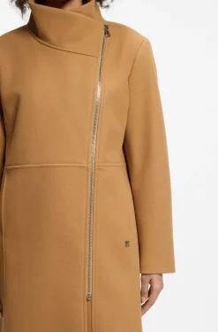 Regular-fit coat with asymmetric zip