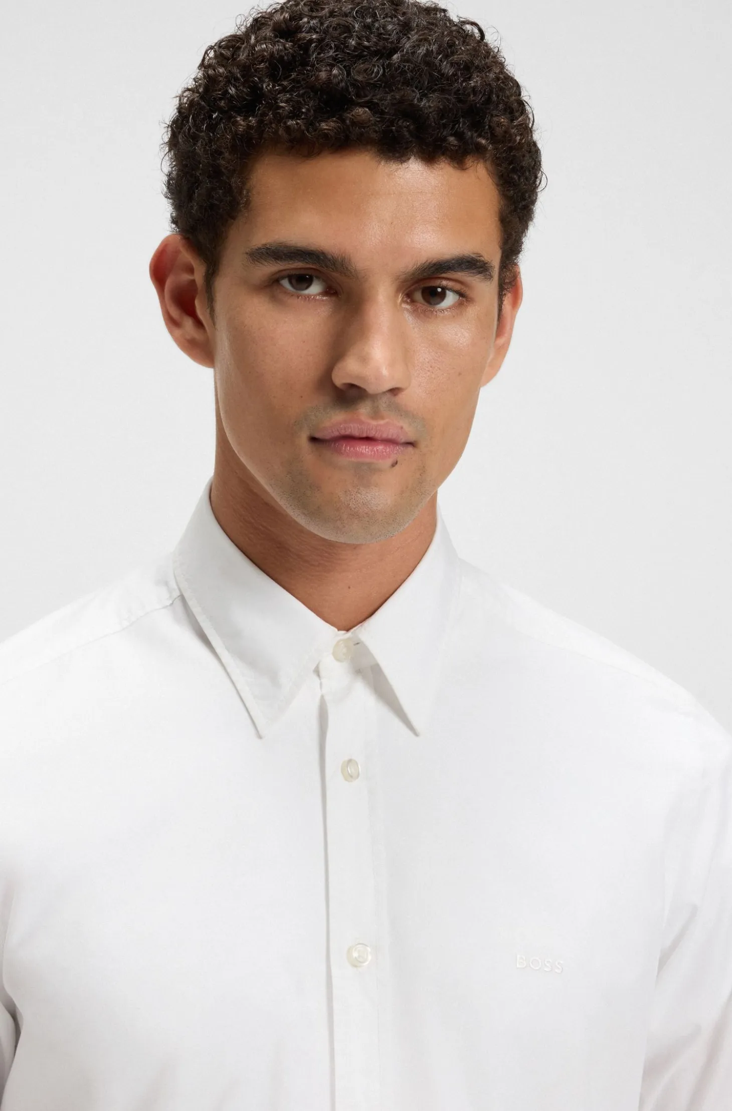 Regular-fit shirt in cotton poplin with embroidered logo