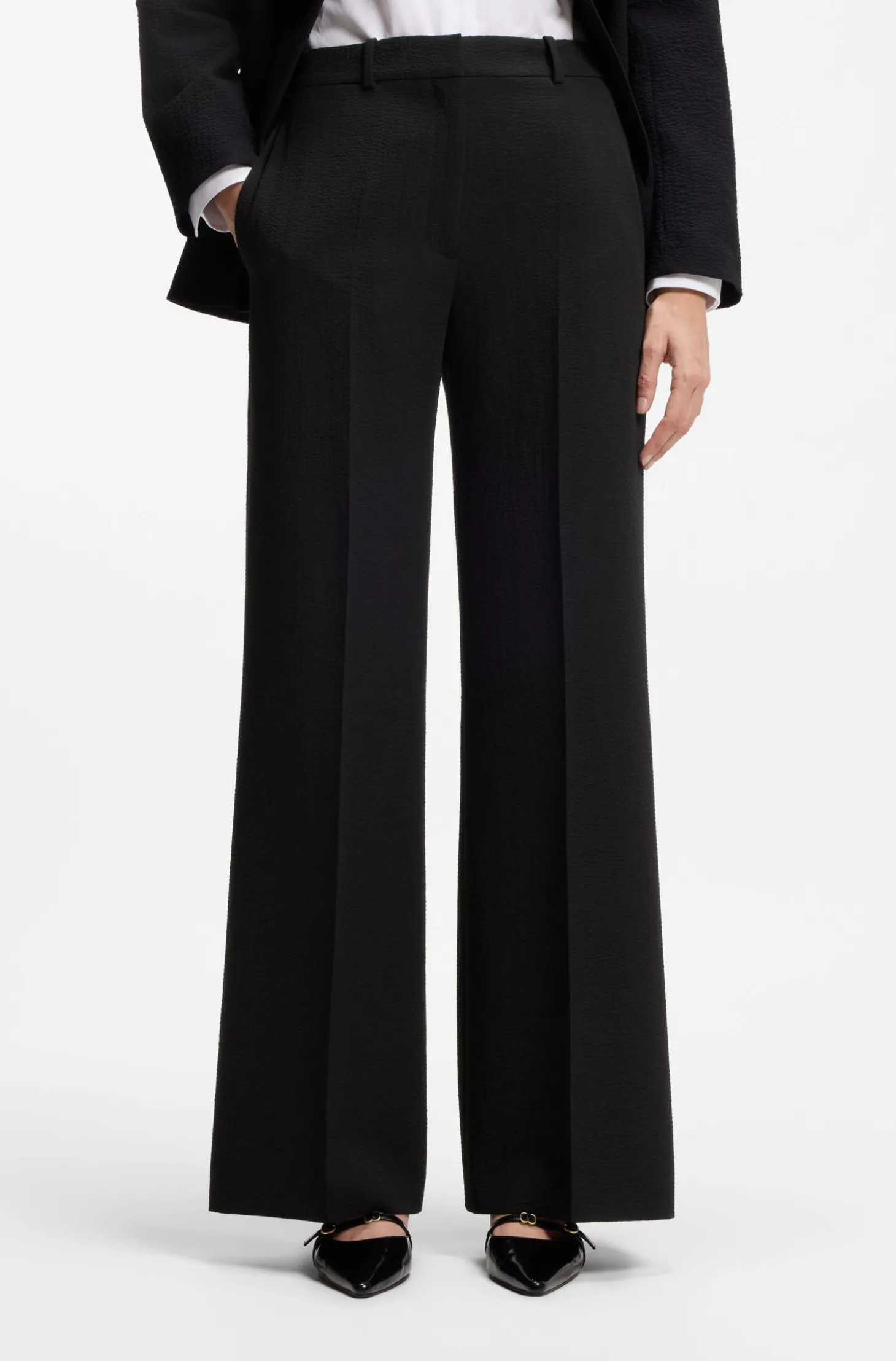 Regular-fit trousers in stretch seersucker