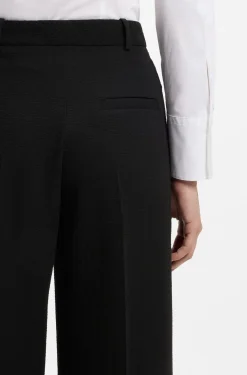 Regular-fit trousers in stretch seersucker