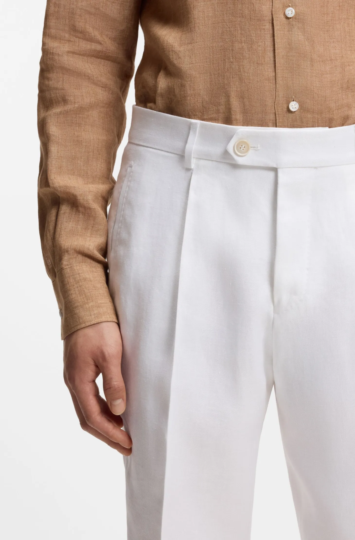 Regular-fit trousers in wrinkle-resistant linen