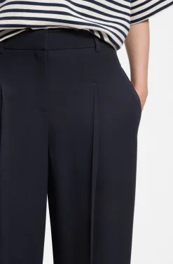 Regular-fit trousers with an extra-long leg