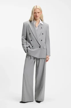 Relaxed-fit blazer with enamel flower brooch