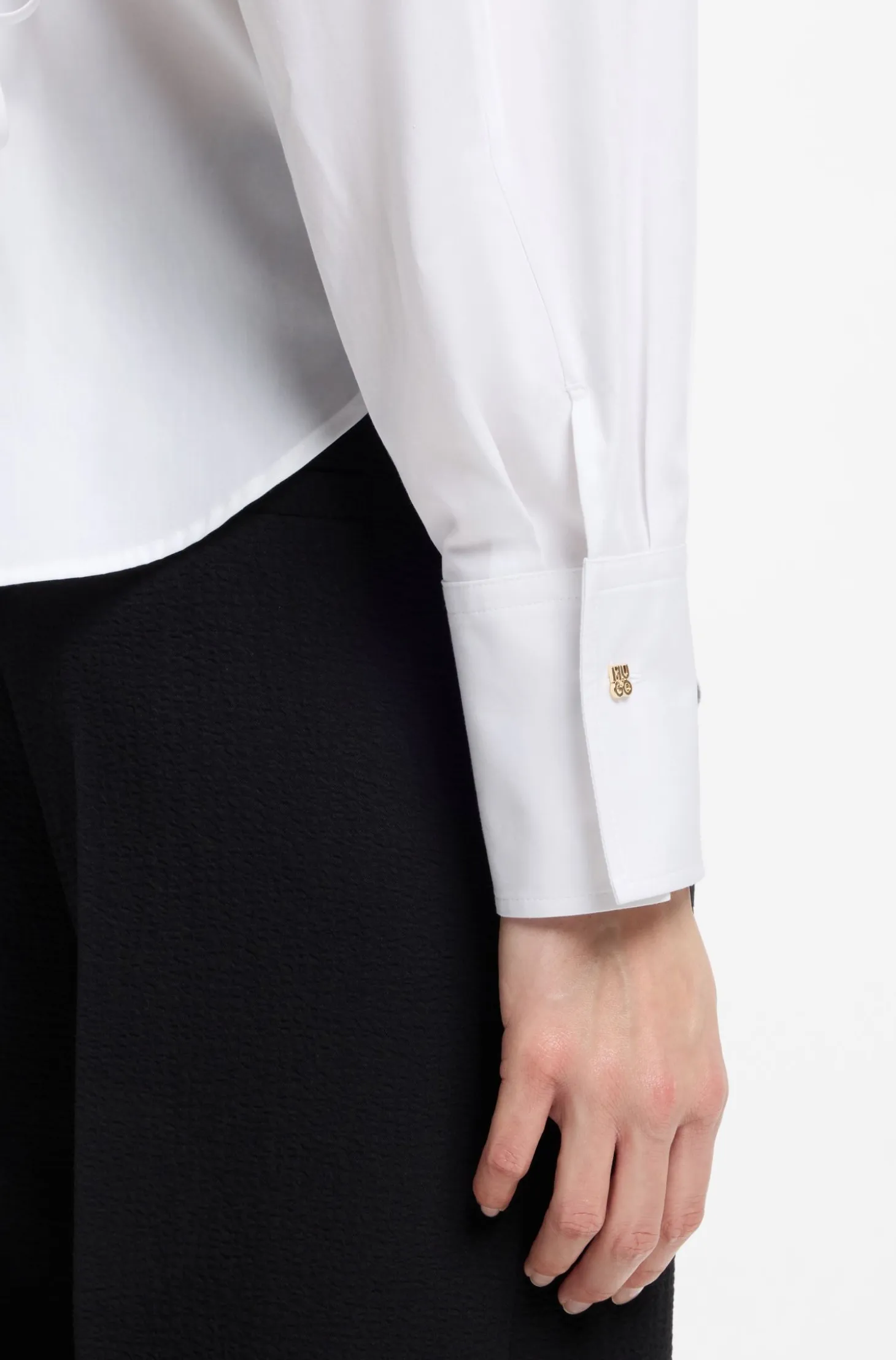 Relaxed-fit cotton blouse with stacked-logo cuff buttons