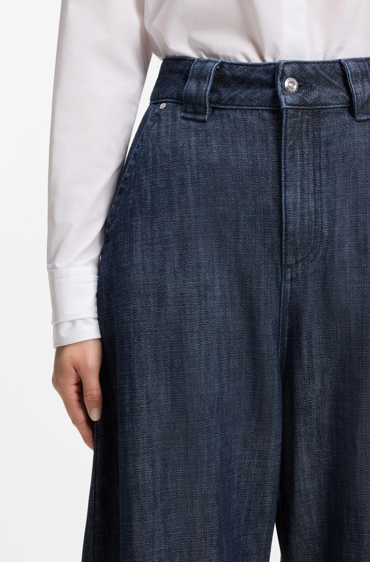 Relaxed-fit jeans in textured open-weave denim