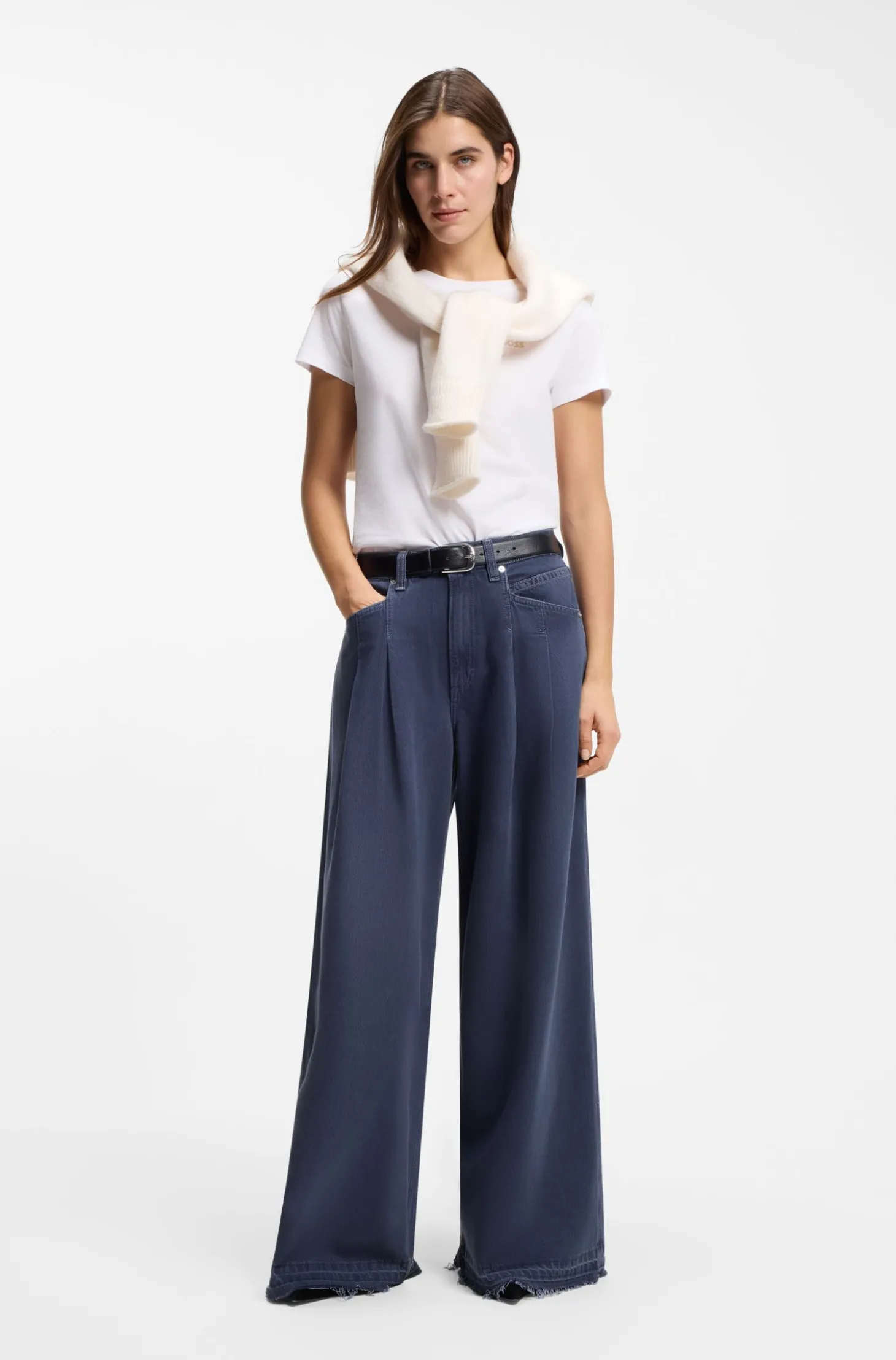 Relaxed-fit jeans with wide leg