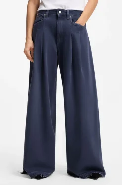 Relaxed-fit jeans with wide leg