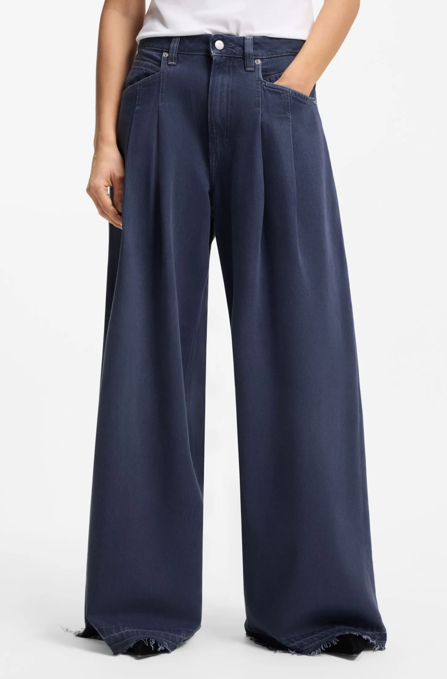 Relaxed-fit jeans with wide leg