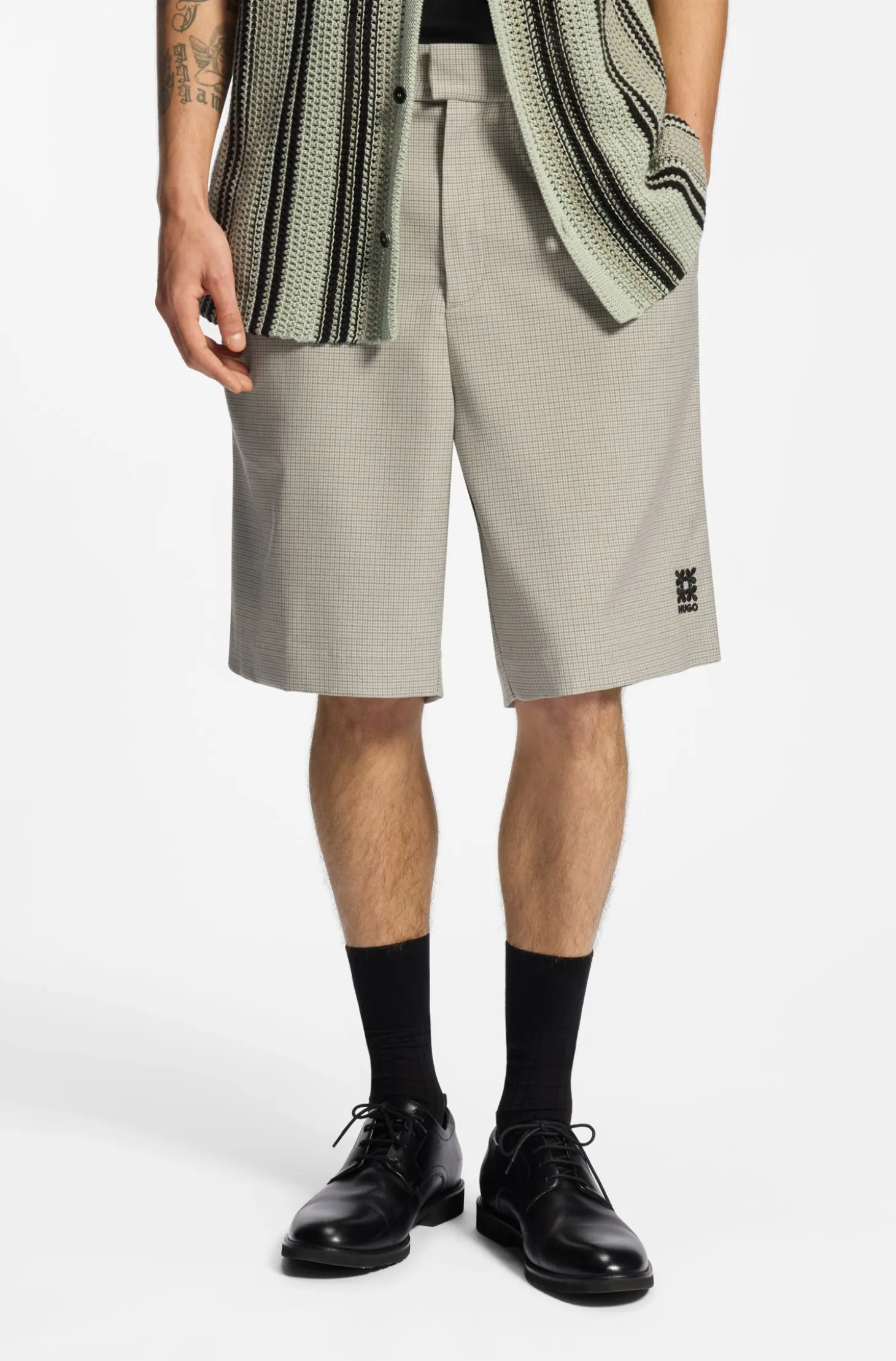 Relaxed-fit shorts with houndstooth pattern