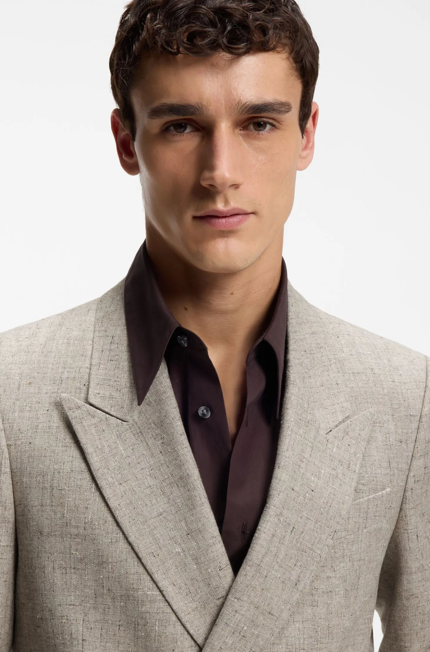 Relaxed-fit suit jacket in micro-patterned fabric