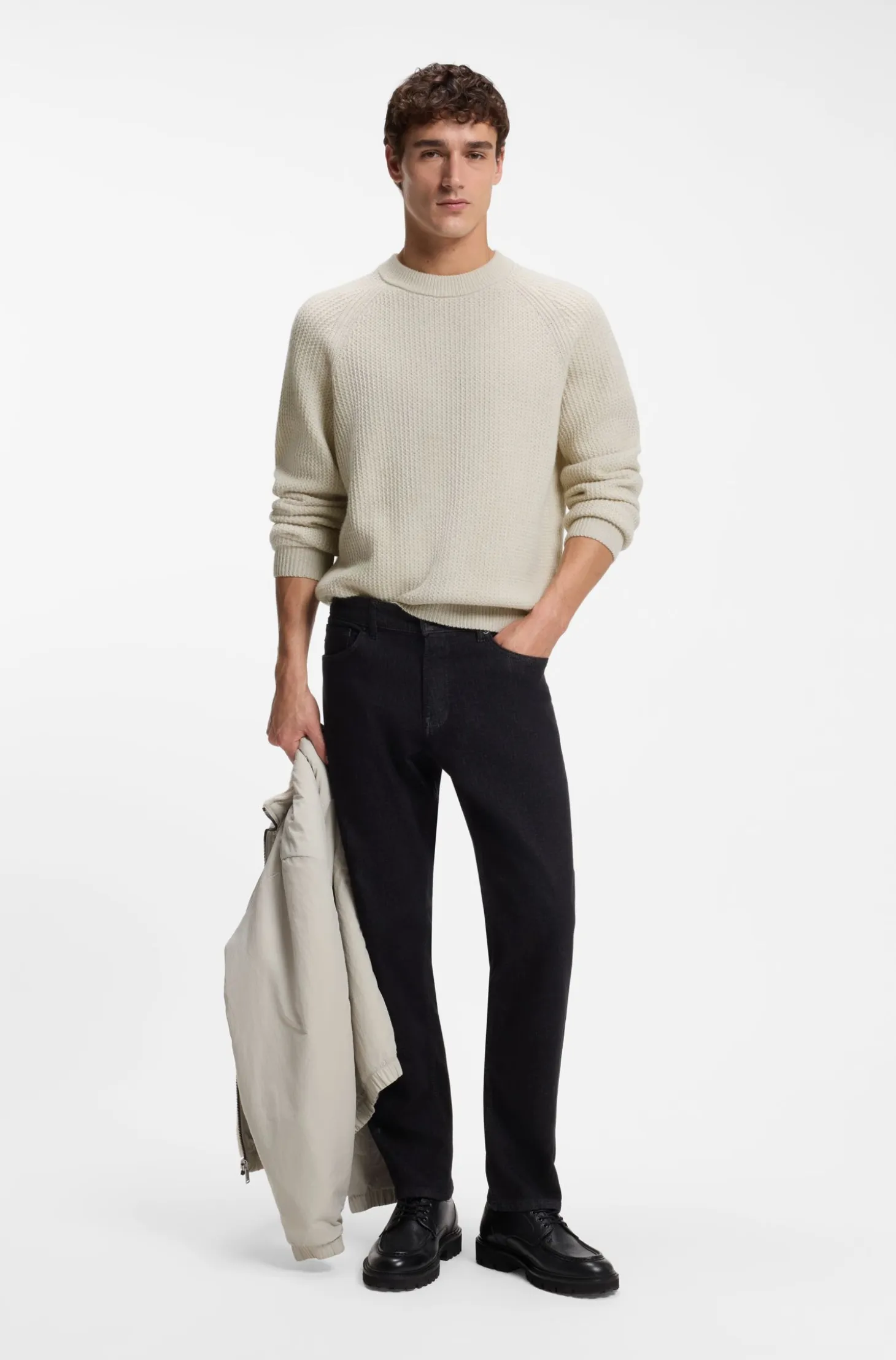 Relaxed-fit sweater with ribbed zig-zag structure
