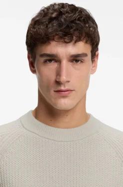 Relaxed-fit sweater with ribbed zig-zag structure