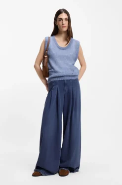 Relaxed-fit top with loose knitted structure