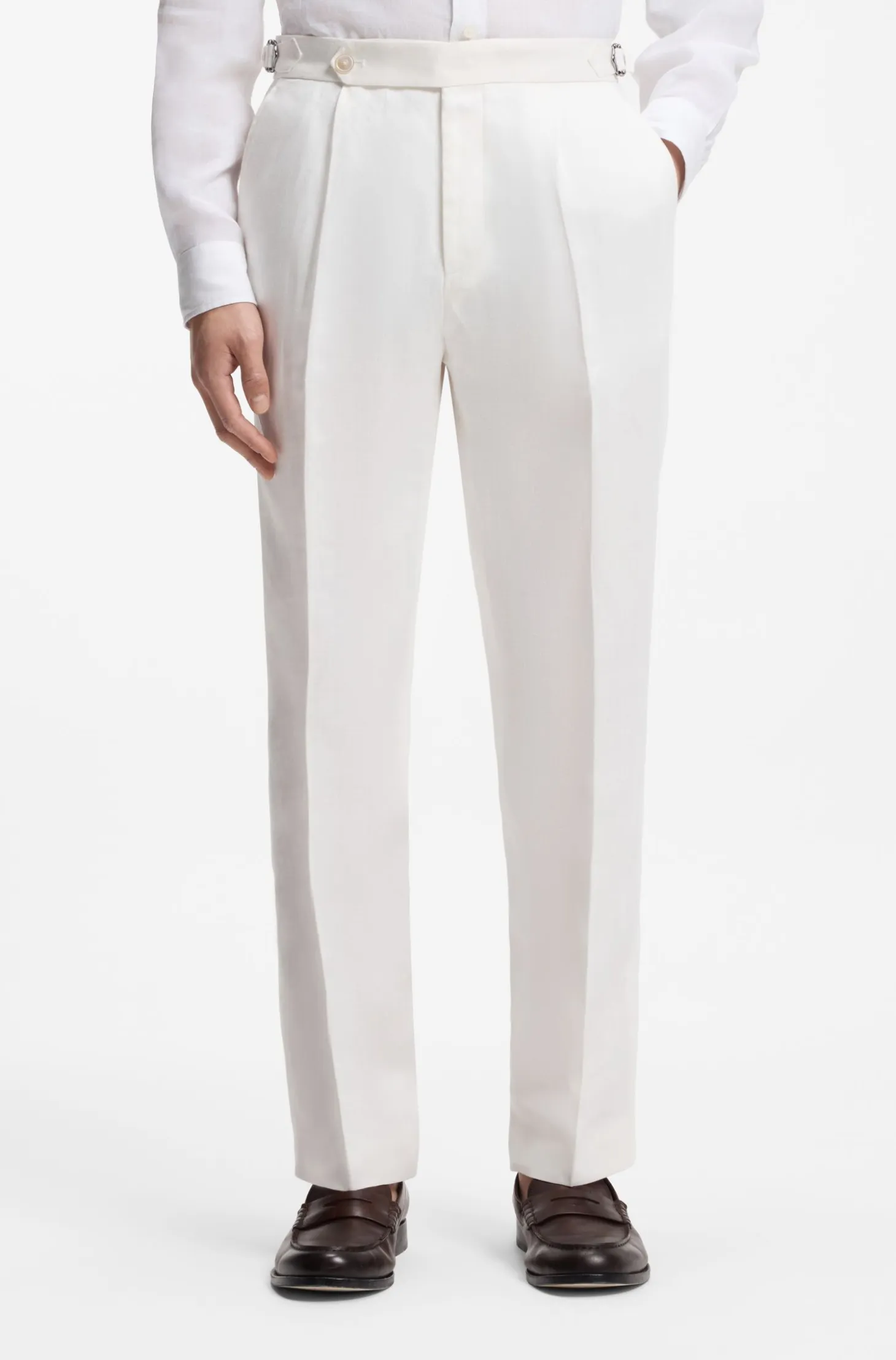 Relaxed-fit trousers in linen with front pleats