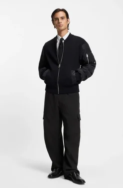 Relaxed-fit trousers with cargo pockets