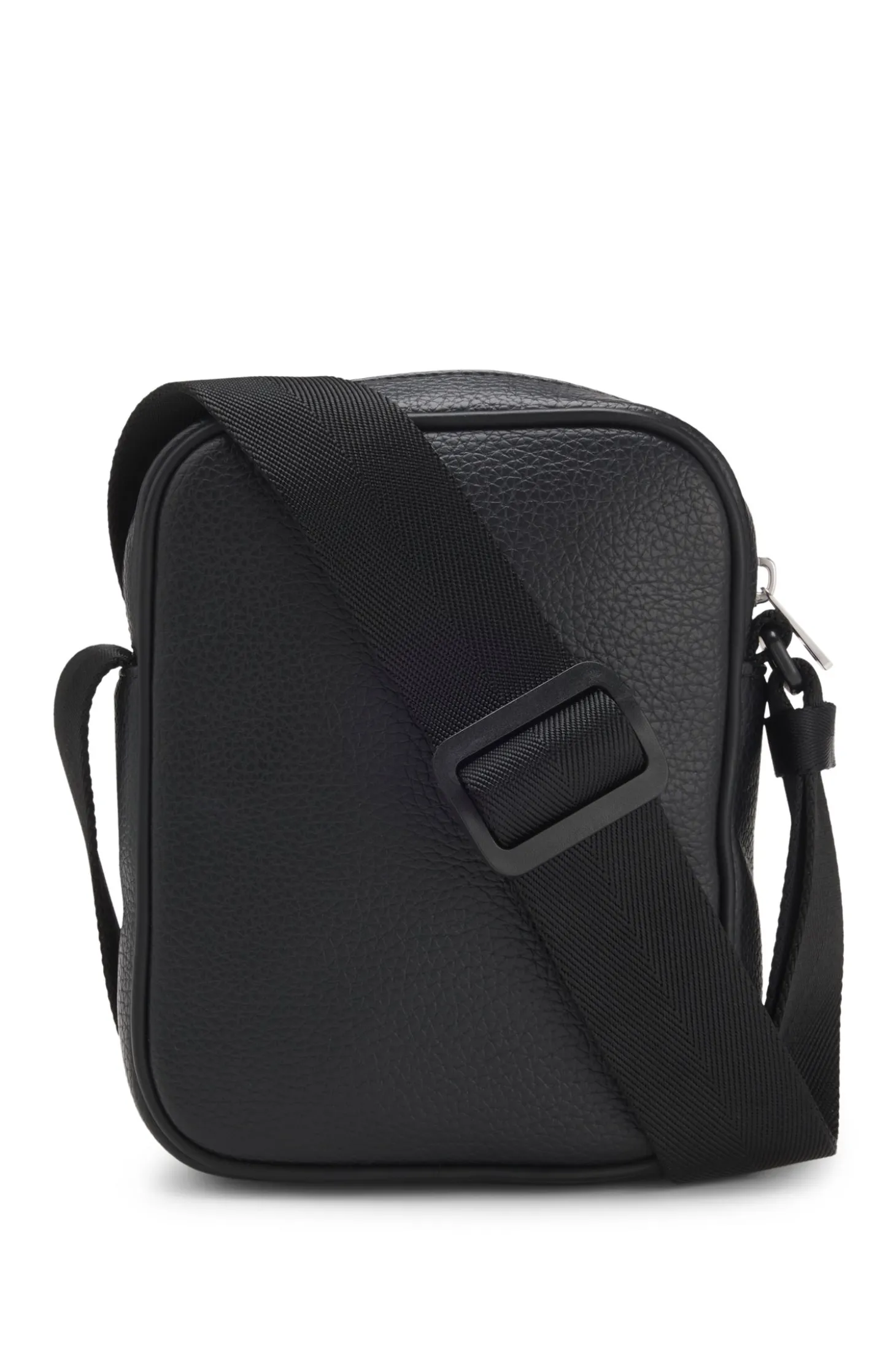 Reporter bag with hardware trims