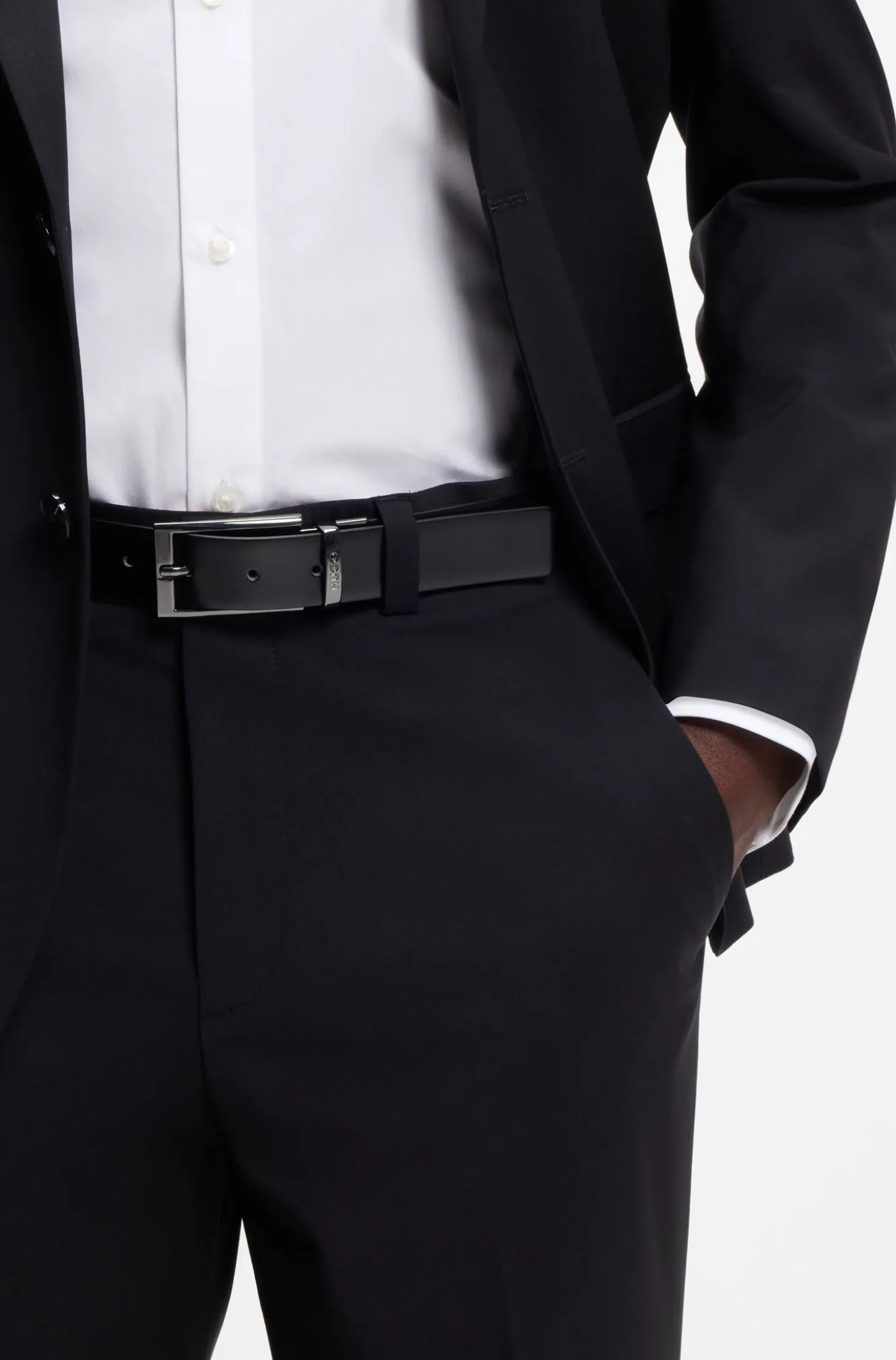 Reversible leather belt with branded keeper