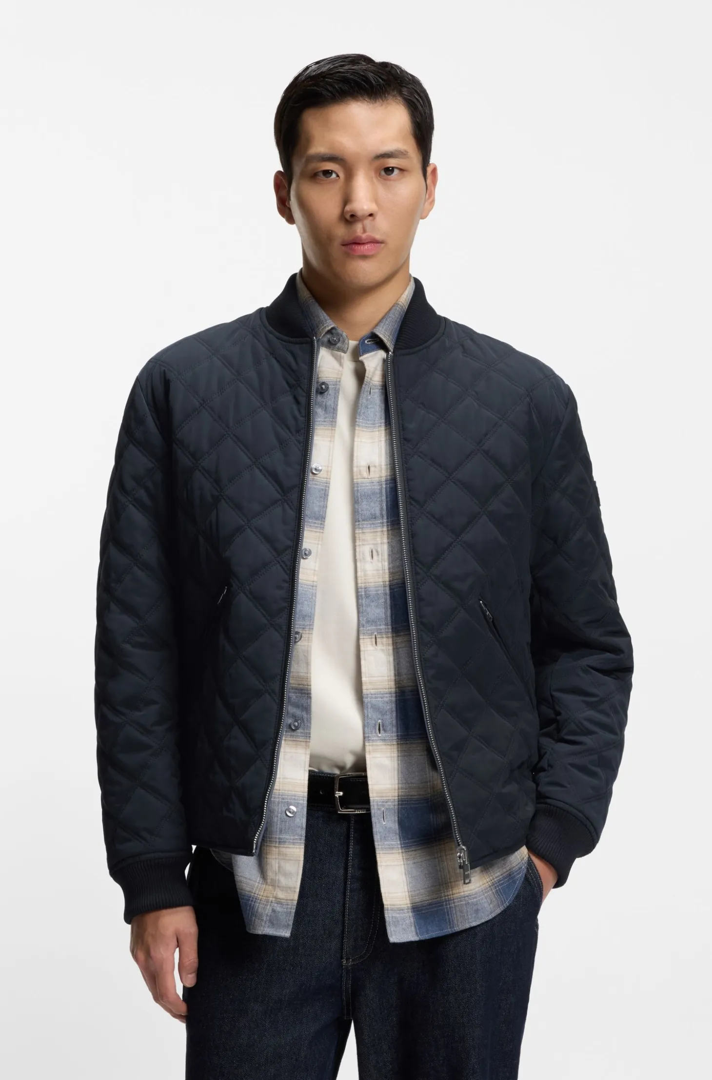 Reversible water-repellent jacket with quilting