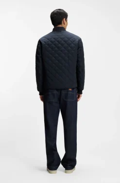 Reversible water-repellent jacket with quilting