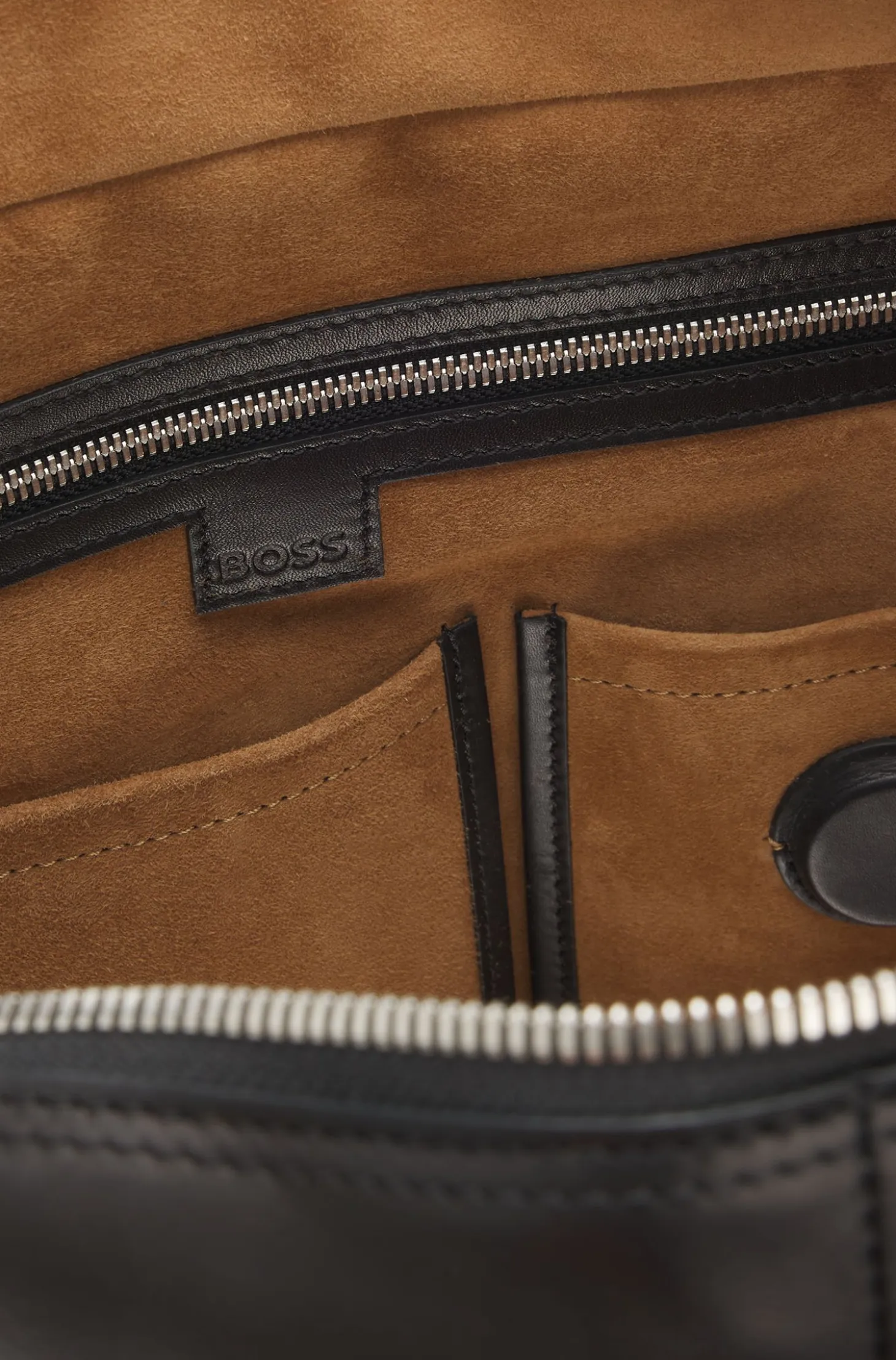 Runway holdall in leather with embossed logo