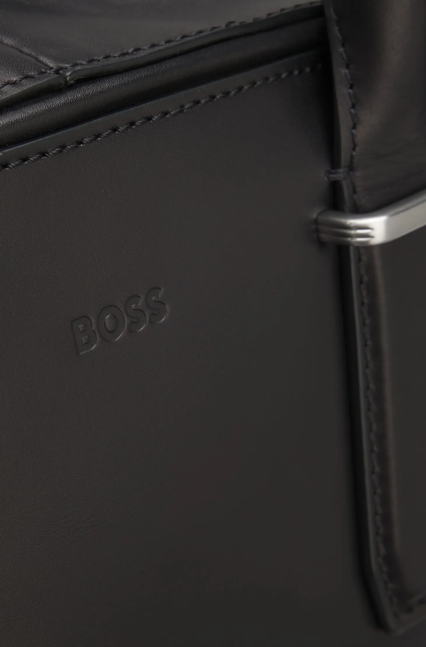 Runway holdall in leather with embossed logo