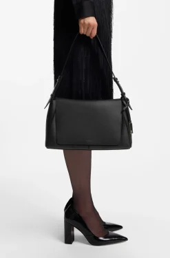 Shoulder bag in grained leather with logo plate
