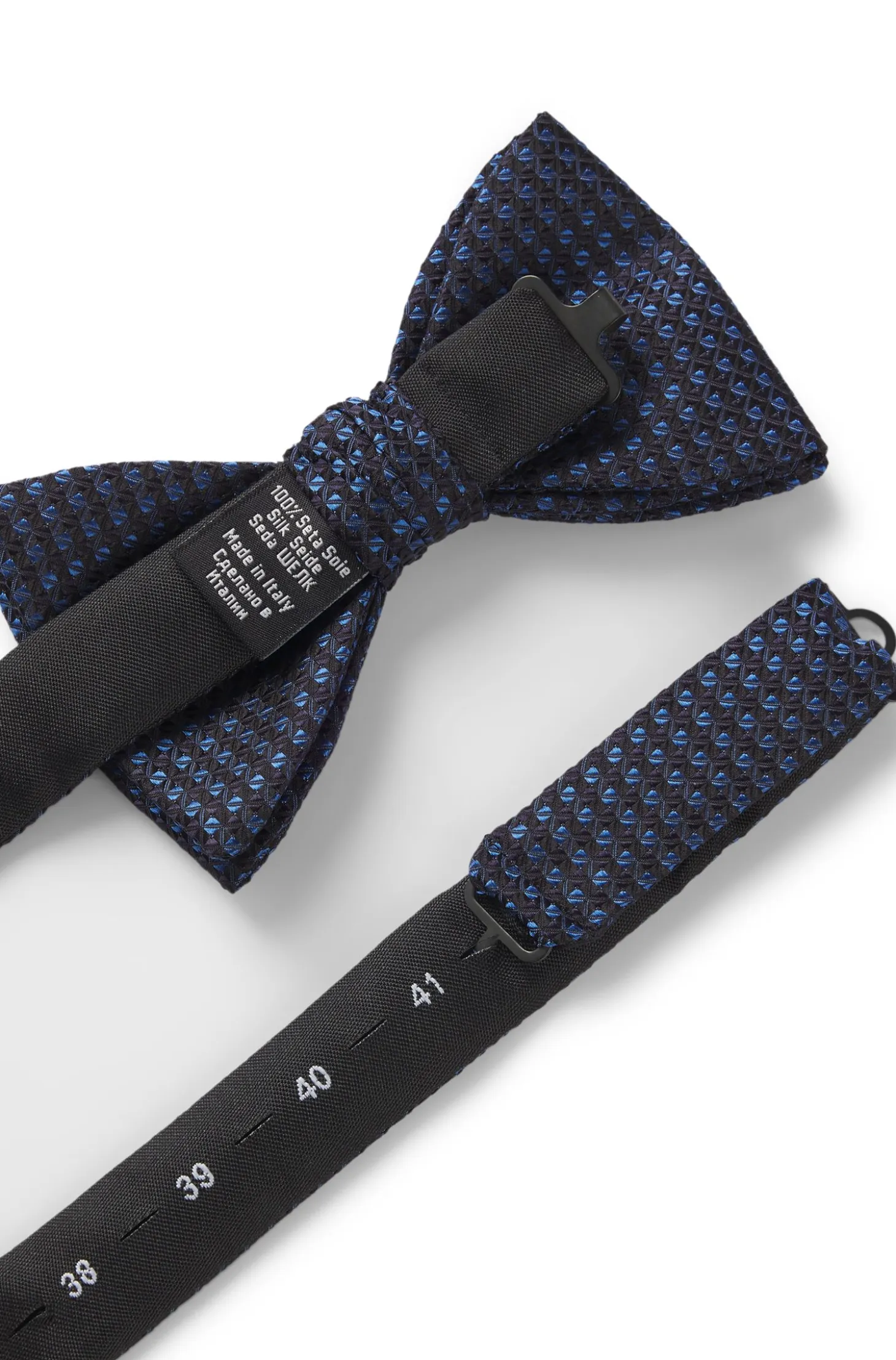 Silk bow tie with jacquard pattern