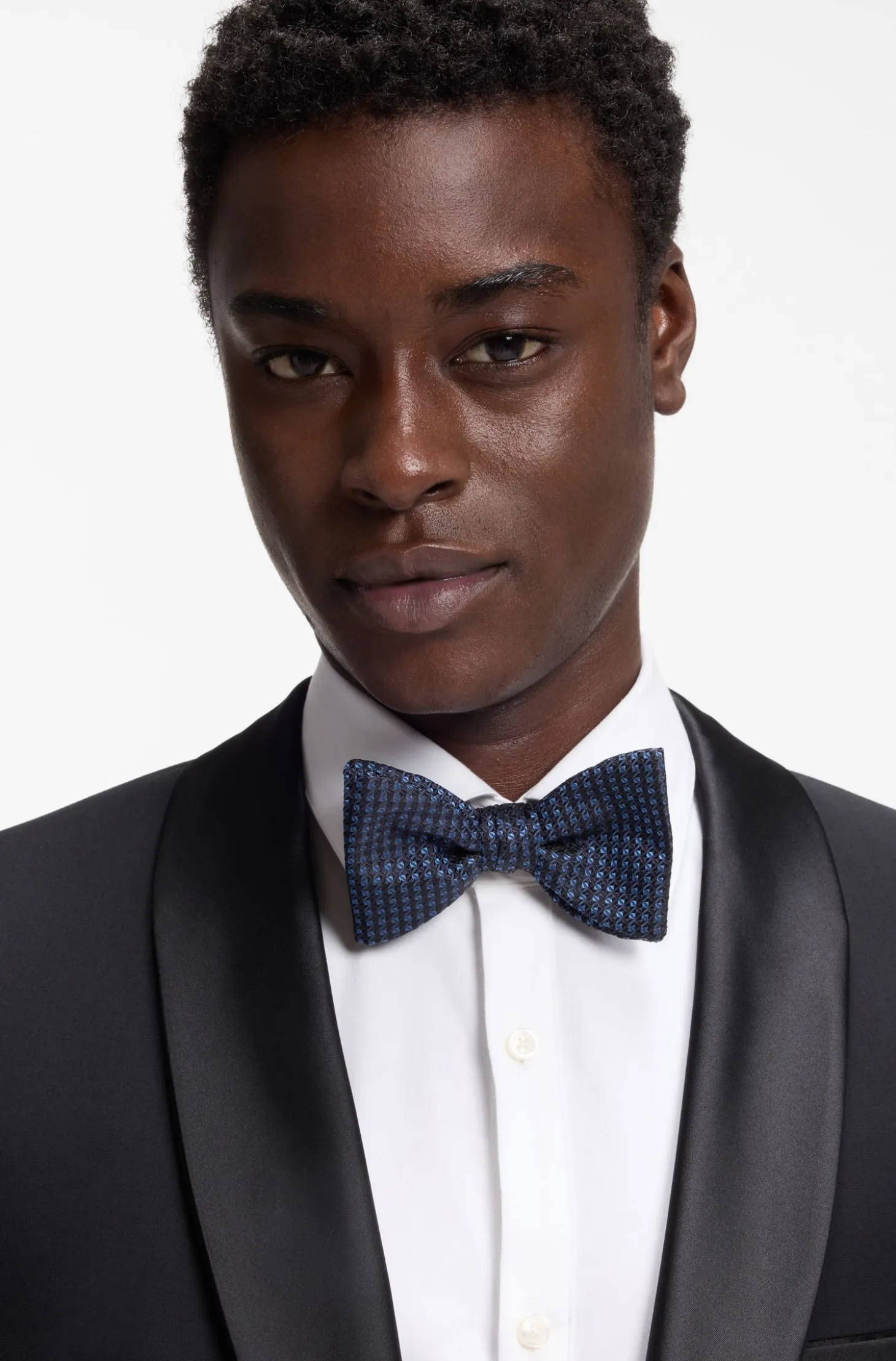 Silk bow tie with jacquard pattern