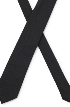 Silk tie with solid weave