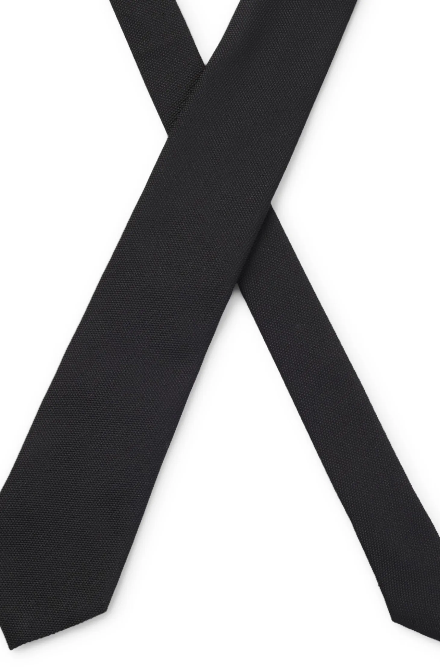 Silk tie with solid weave
