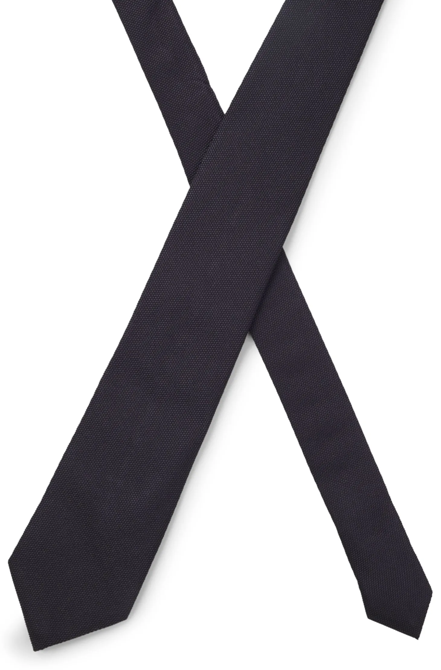 Silk tie with solid weave