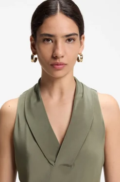 Sleeveless blouse in sandwashed silk with V neckline