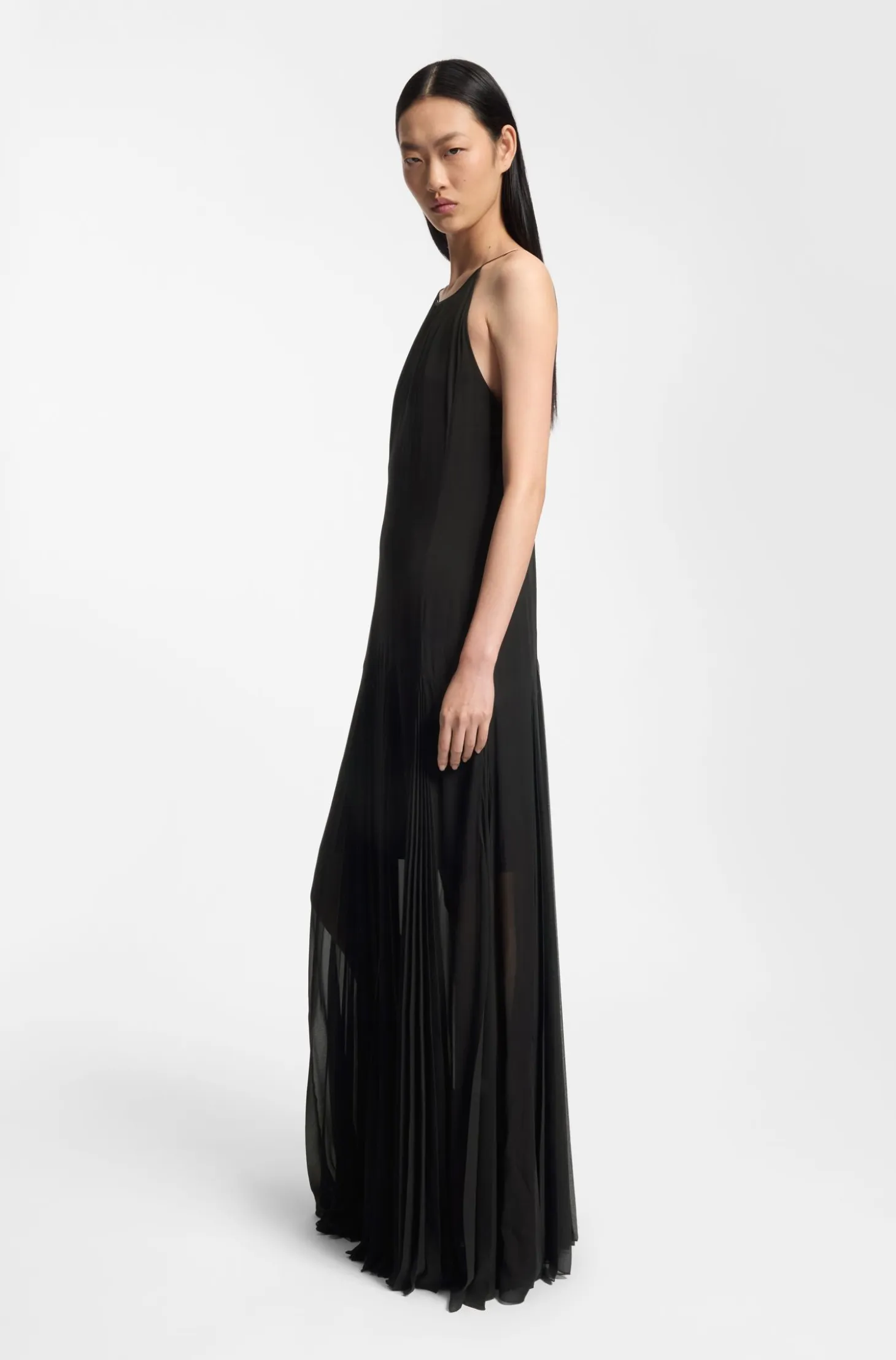 Sleeveless dress with plissé skirt inserts