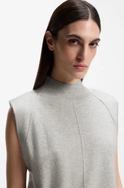 Sleeveless knitted top in cashmere with shoulder patches