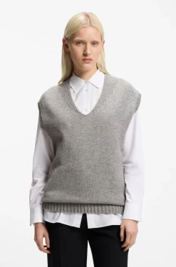 Sleeveless sweater in a wool blend