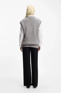 Sleeveless sweater in a wool blend
