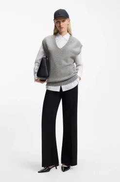 Sleeveless sweater in a wool blend