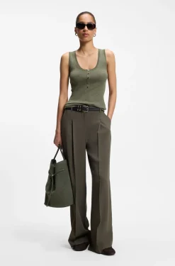 Sleeveless top in rib-knit merino wool