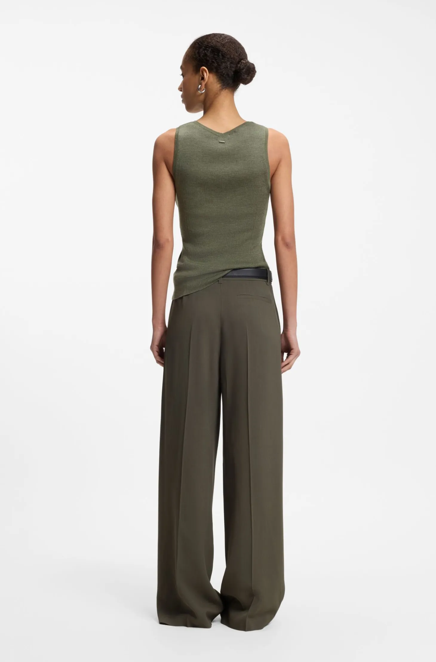 Sleeveless top in rib-knit merino wool