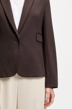 Slim-fit blazer with angled darts
