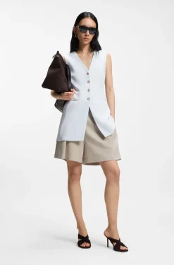 Slim-fit blazer with sleeveless styling