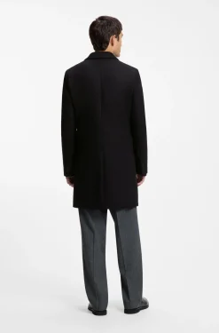 Slim-fit coat with three-button closure