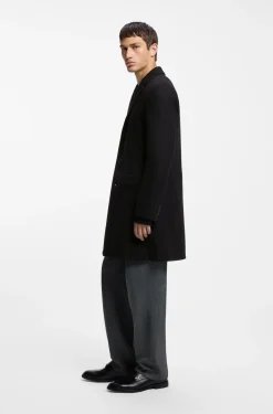 Slim-fit coat with three-button closure
