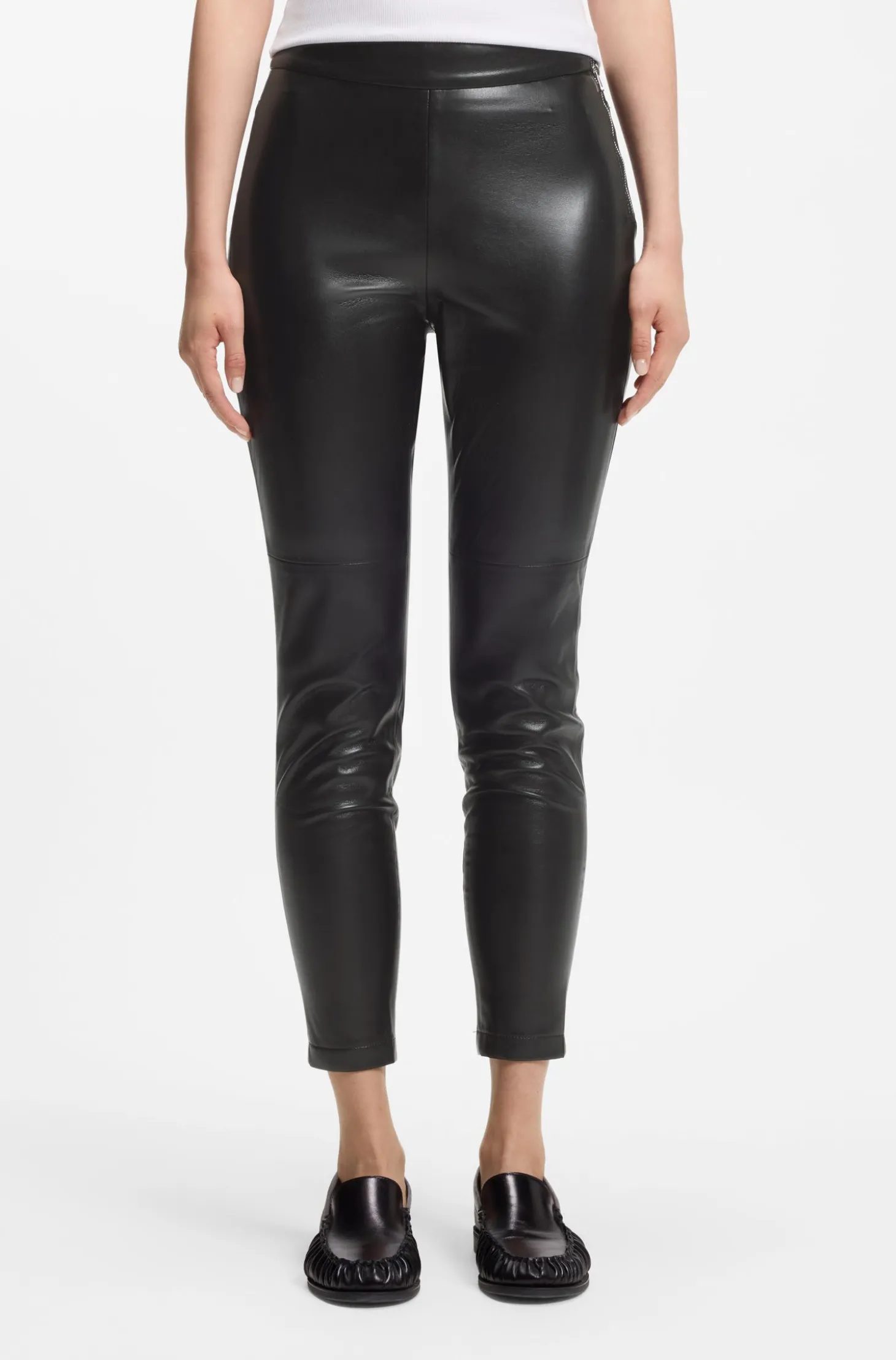 Slim-fit leggings in faux leather