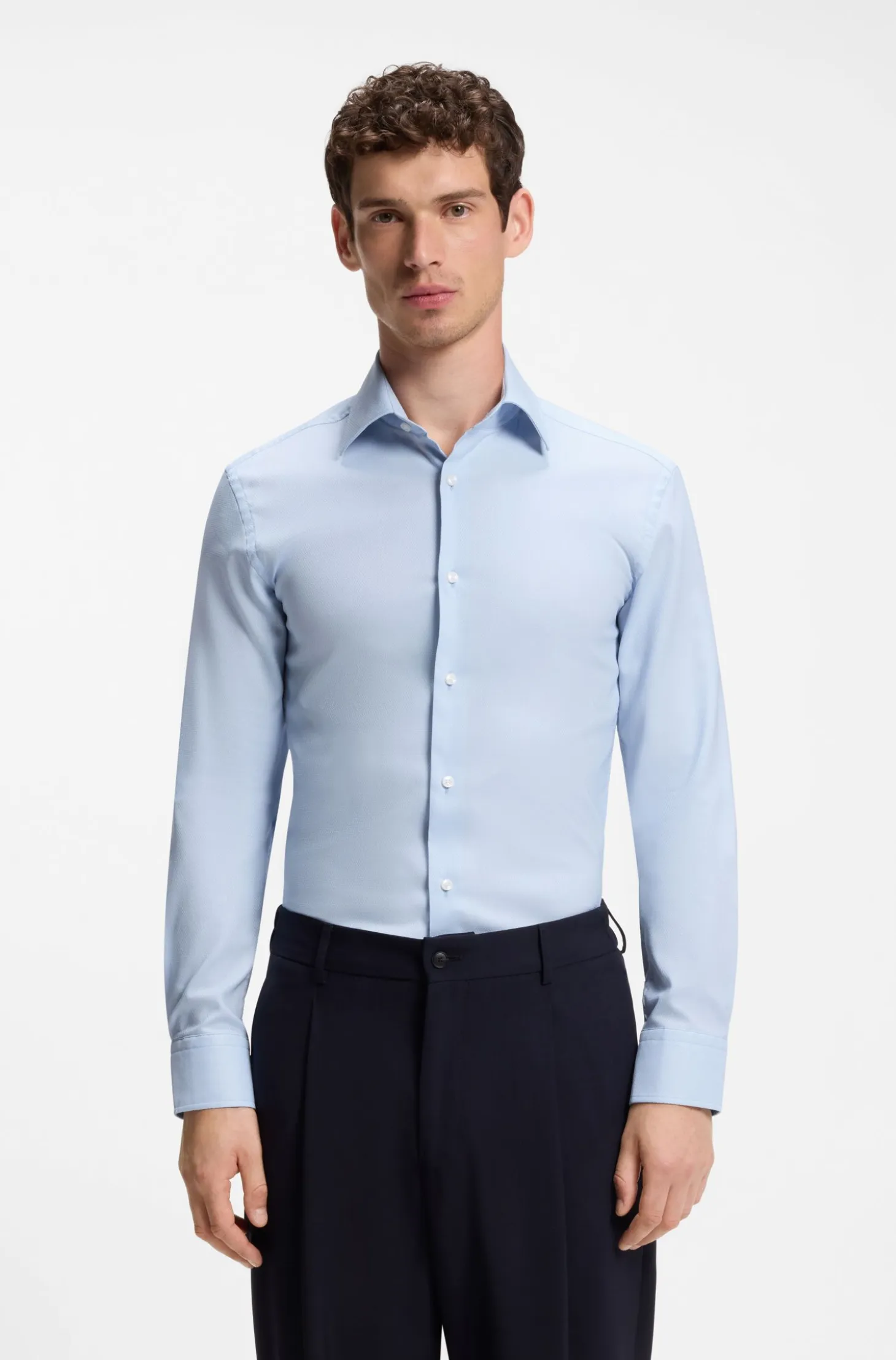 Slim-fit shirt in a thermoregulating structured cotton blend