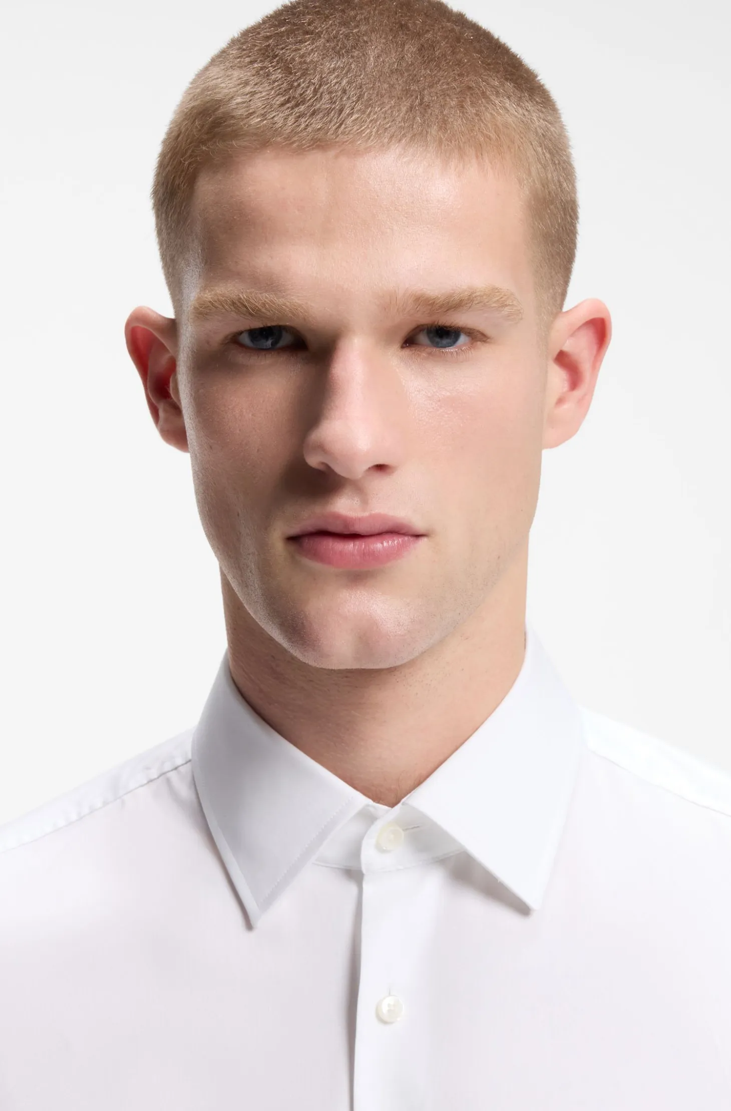 Slim-fit shirt in easy-iron cotton poplin