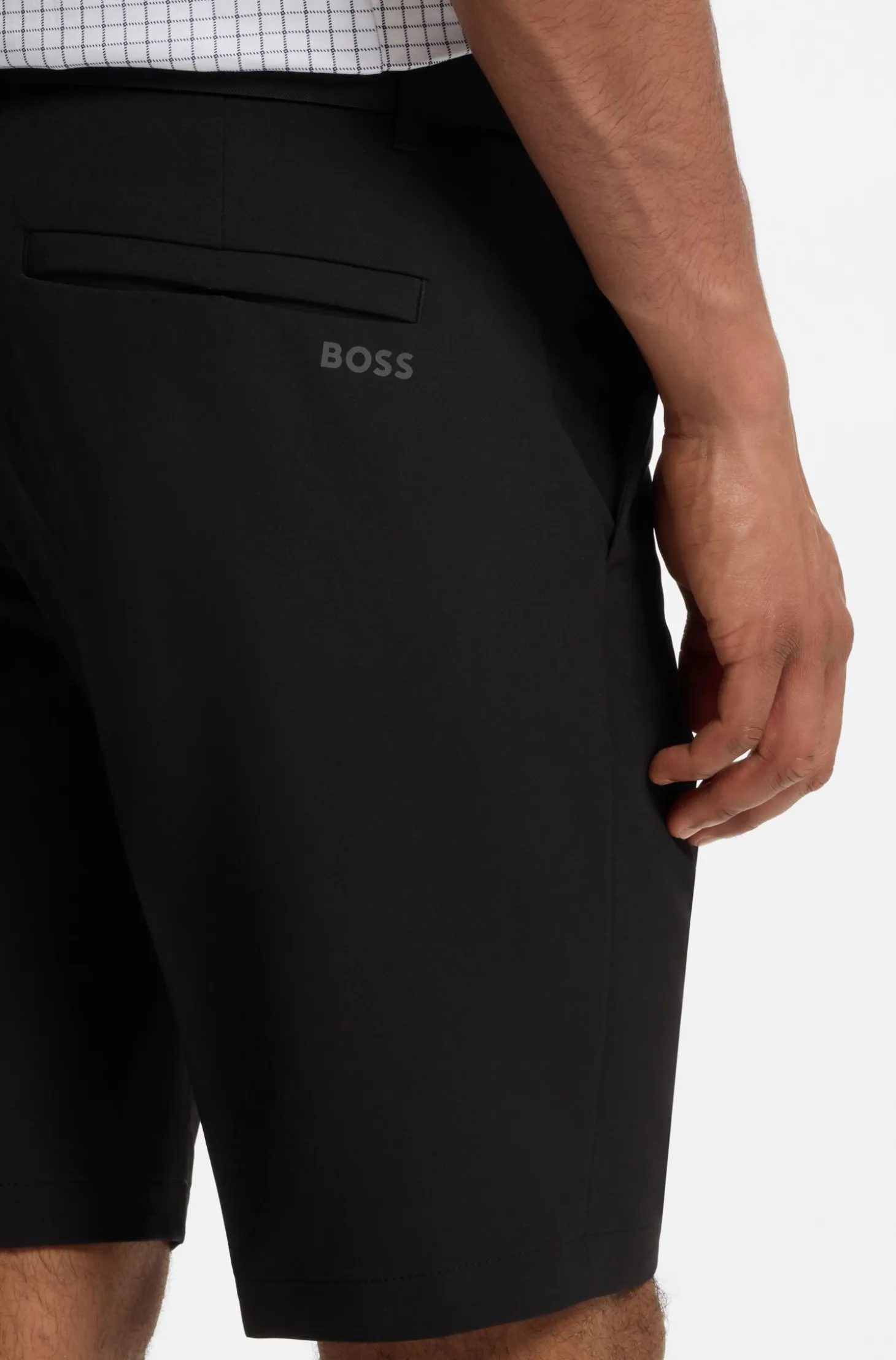 Slim-fit shorts in water-repellent stretch fabric