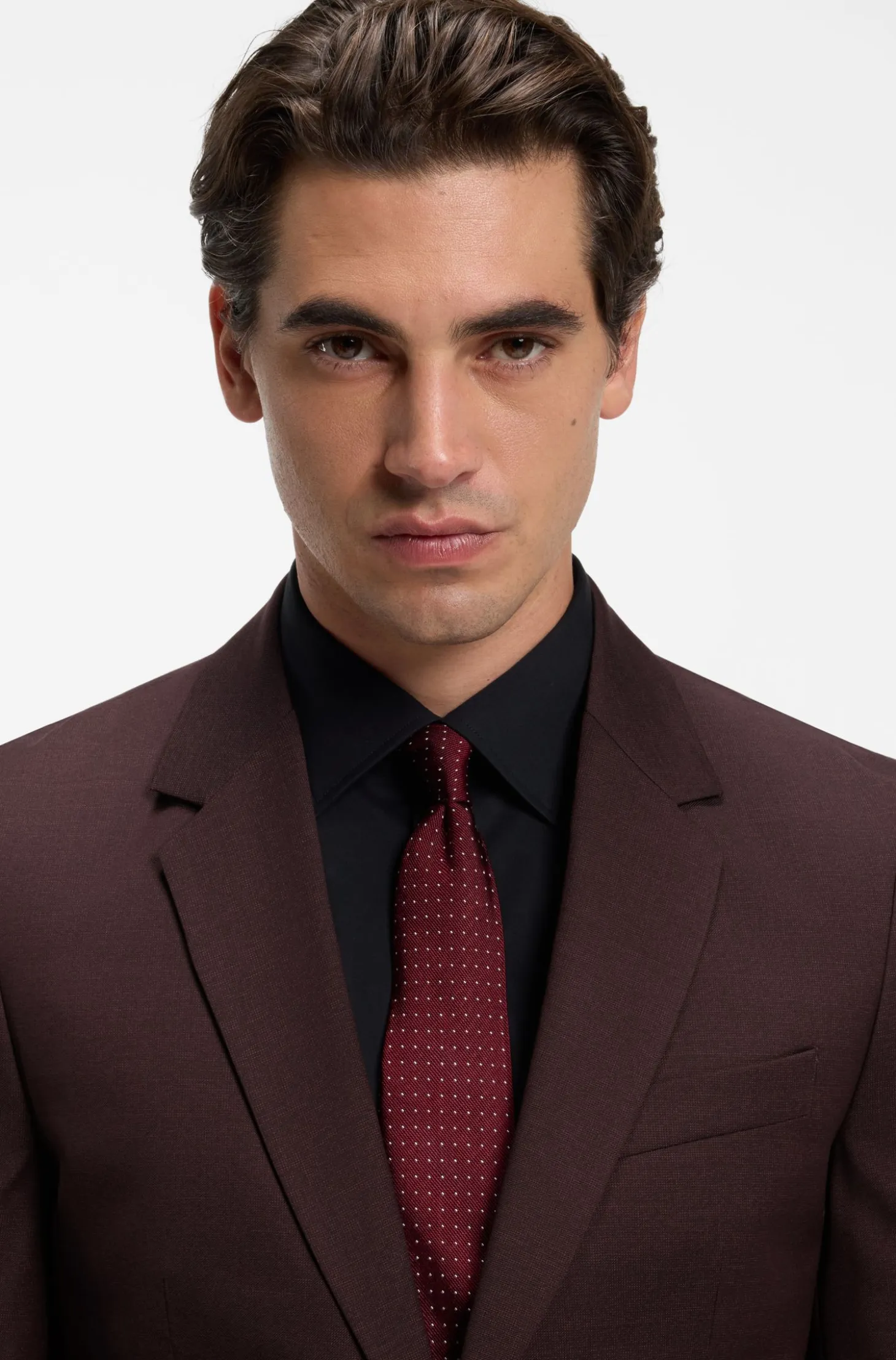Slim-fit suit in micro-patterned virgin wool