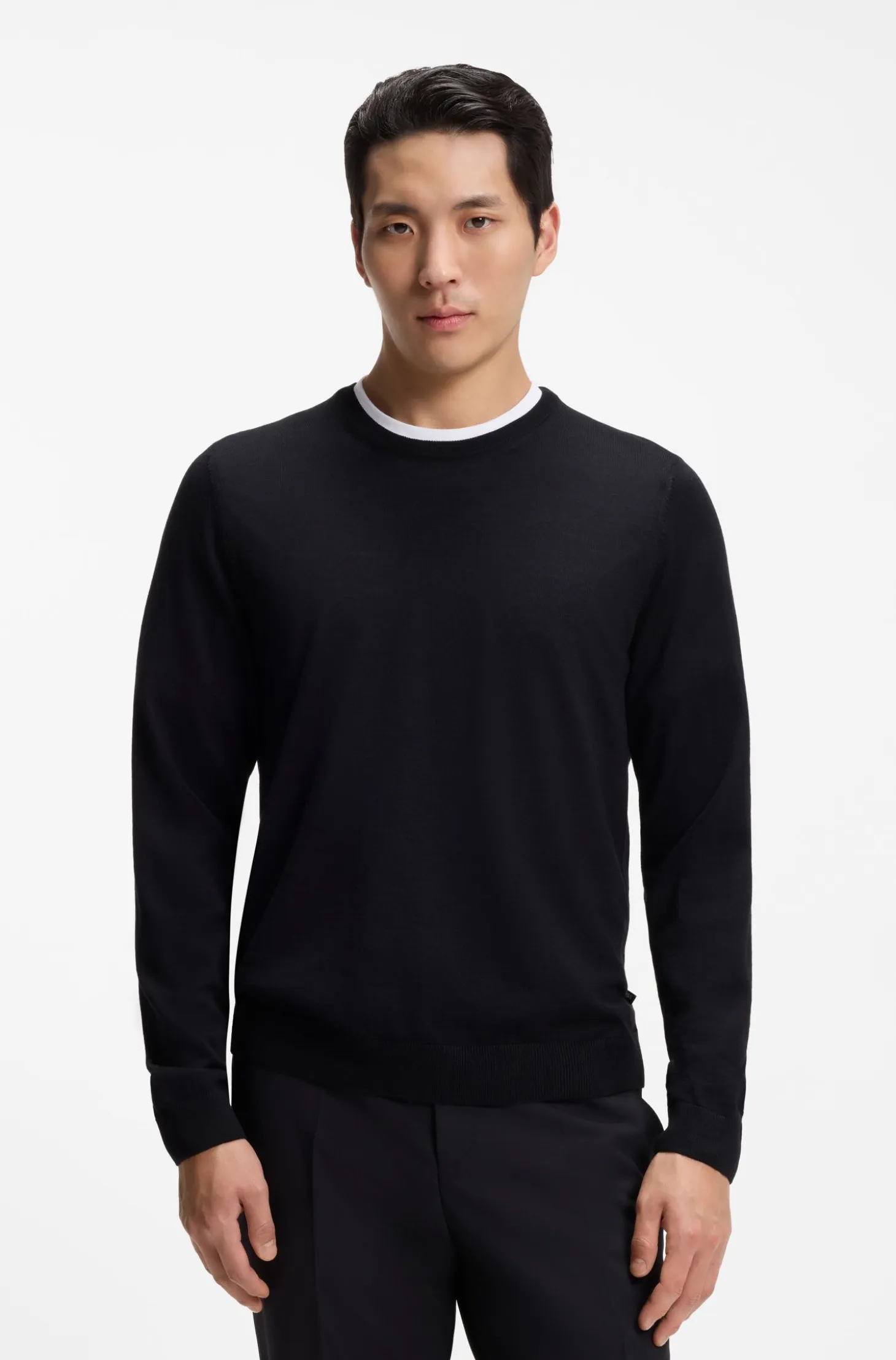 Slim-fit sweater in merino wool