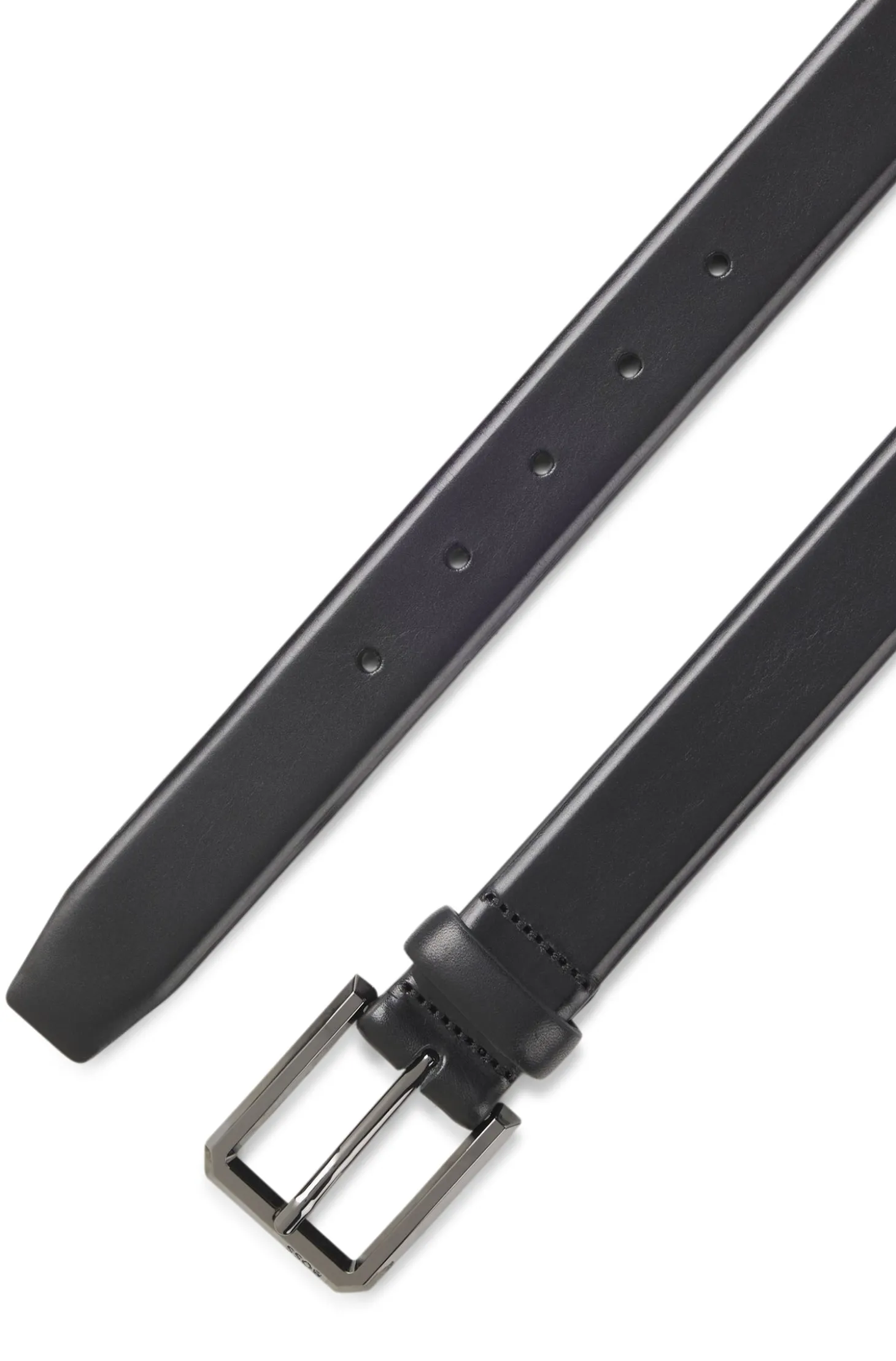 Smooth-leather belt with engraved gunmetal buckle